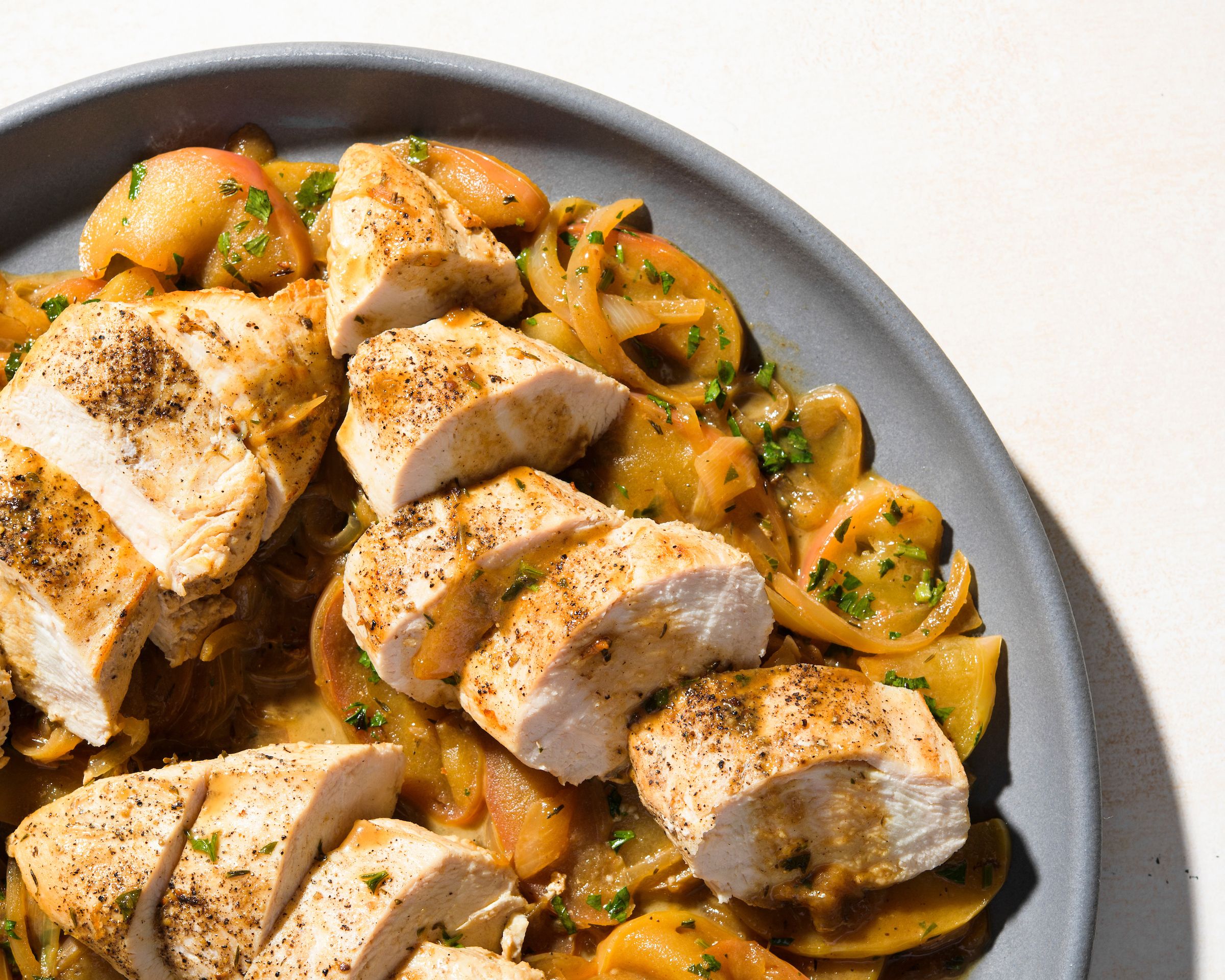 Chicken with Apples and Cider Vinegar Sauce