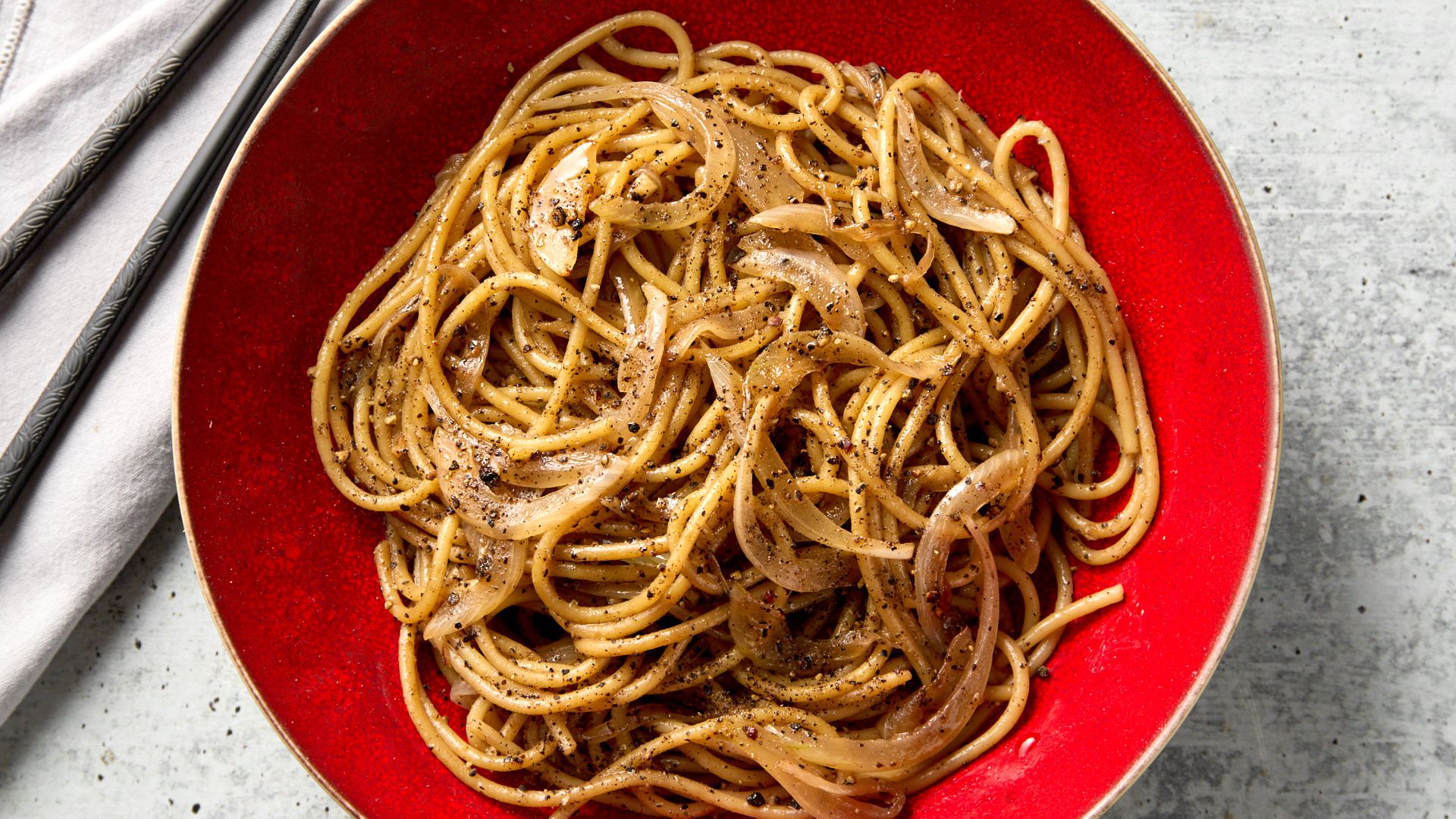 Stir-Fried Black Pepper Spaghetti