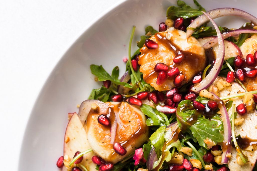 Seared Scallop and Arugula Salad with Pomegranate Vinaigrette